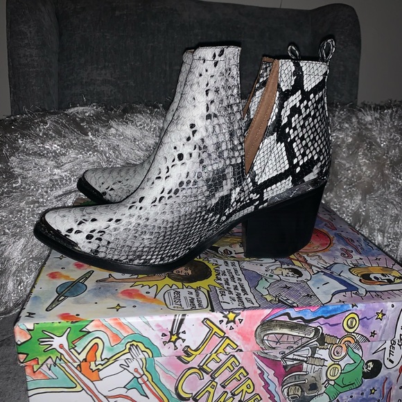 Jeffrey Campbell Size 8 Snakeskin Bootie - Picture 2 of 6
